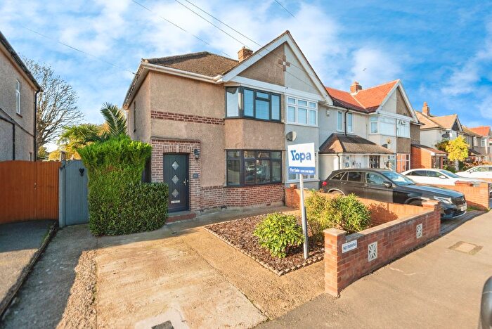 2 Bedroom End Of Terrace House For Sale In Denison Road, Feltham, TW13