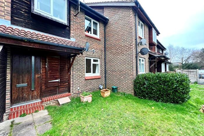 1 Bedroom Maisonette To Rent In Woking, Surrey, GU21