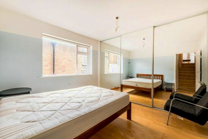 1 Bedroom Flat For Sale In Gloucester Terrace, Lancaster Gate, London, W2