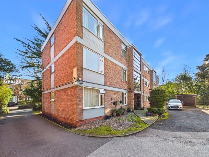 2 Bedroom Flat For Sale In Heather Court, Russell Road, Moseley, B13