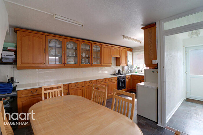 4 Bedroom Town House For Sale In Dewey Road, Dagenham, RM10