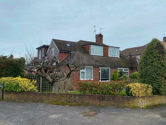 4 Bedroom Detached Bungalow To Rent In Maidenhead, Berskhire, SL6