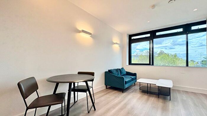 1 Bedroom Flat To Rent In New Horizons Court, Brentford, TW8