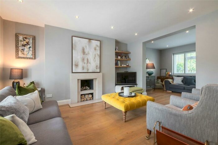 4 Bedroom House To Rent In Canonbury Square, Canonbury, N1