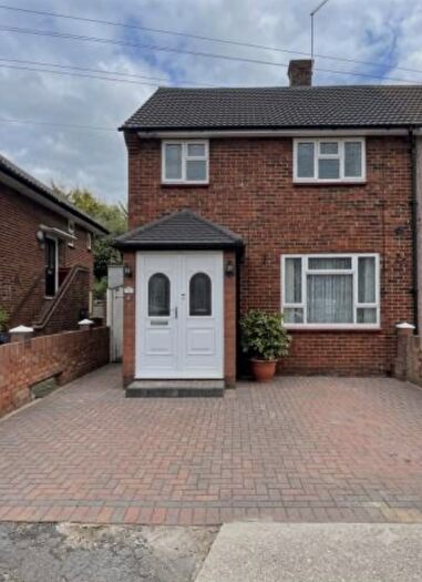 End Of Terrace House To Rent In Alwen Grove, Essex, RM15