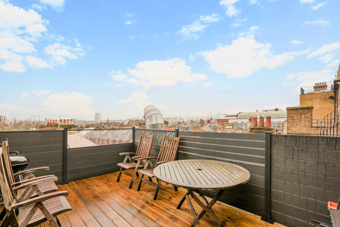 1 Bedroom Apartment To Rent In Lavender Hill, Clapham Junction, SW11
