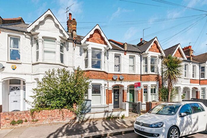 3 Bedroom Flat For Sale In Duntshill Road, Earlsfield, London, SW18