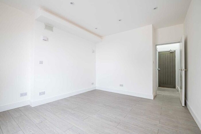 1 Bedroom Studio To Rent In Moyser Road, London, SW16