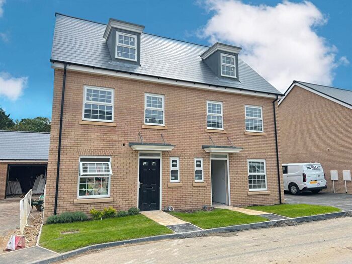 3 Bedroom Semi-Detached House For Sale In The Crescent, Ketton, PE9