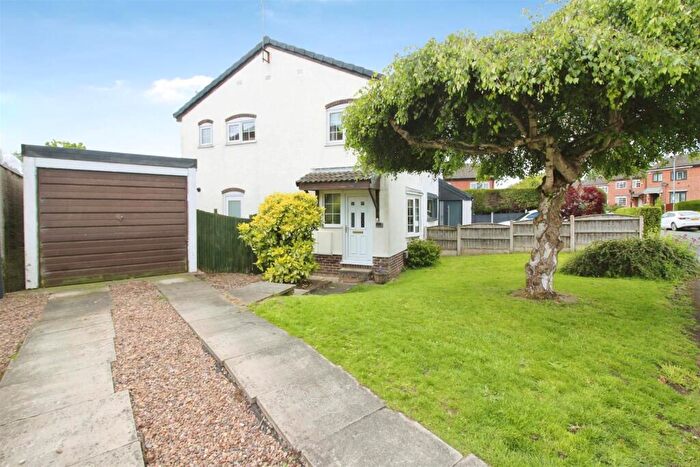 3 Bedroom Semi-Detached House For Sale In Greenfield Avenue, Kippax, Leeds, LS25