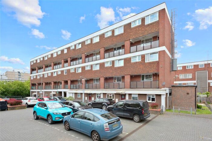 2 Bedroom Flat To Rent In Clarence Lane, Roehampton, SW15