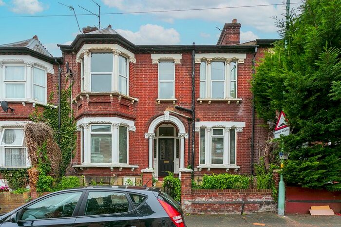 2 Bedroom Flat To Rent In Gladstone Road, Watford, Hertfordshire, WD17