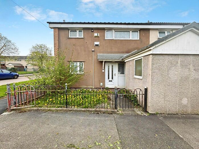 3 Bedroom End Of Terrace House For Sale In Manston Garth, Hull, HU7