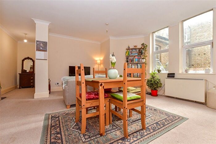 2 Bedroom Flat For Sale In New Street, Dover, Kent, CT17