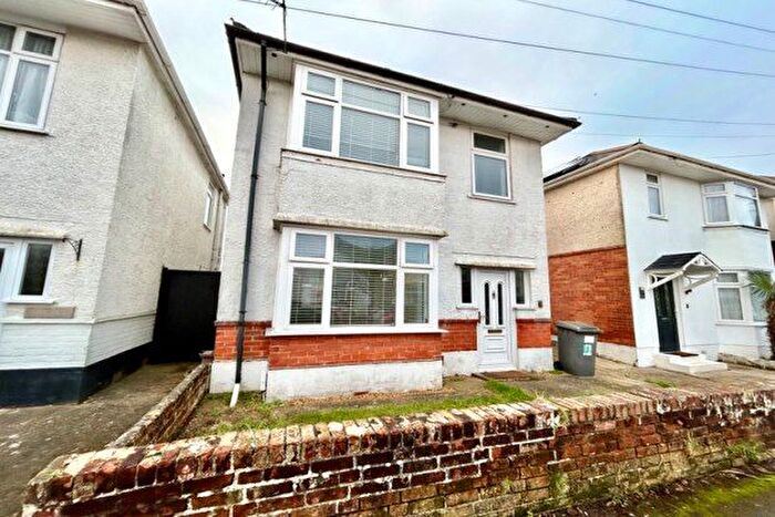 3 Bedroom Property To Rent In Inverleigh Road, Bournemouth, BH6