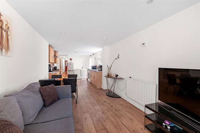 2 Bedroom Flat For Sale In Norwood High Street, London, SE27