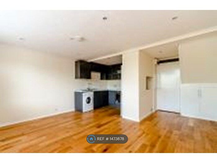 4 Bedroom Maisonette To Rent In Stoughton Close, London, SW15