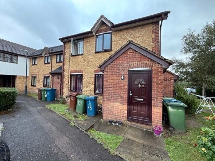 2 Bedroom Maisonette To Rent In Lime Close, Wealdstone, Middlesex, HA3