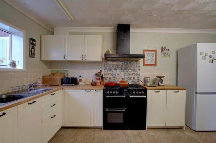 2 Bedroom Detached Bungalow For Sale In Station Road, Willoughby, LN13