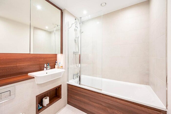 2 Bedroom Flat For Sale In Moorhen Drive, Hendon, London, NW9