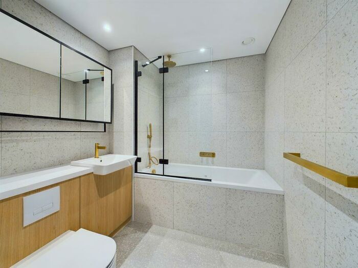 2 Bedroom Flat To Rent In Cendal Crescent, Whitechapel, – Bedrooms Flat, E1