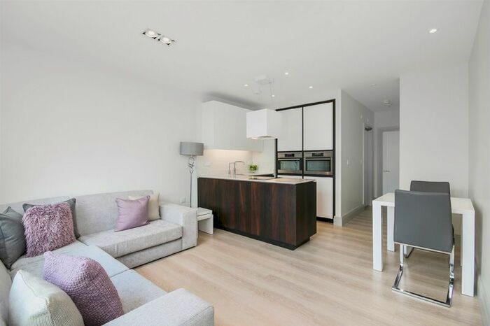 1 Bedroom Flat To Rent In Tower Bridge Road, London, London, SE1