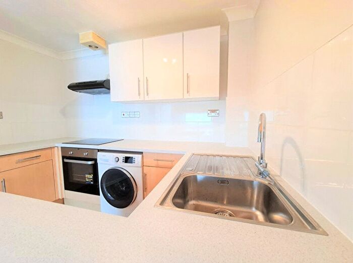 1 Bedroom Flat To Rent In Romana Court, Sidney Road, Staines-Upon-Thames, Surrey, TW18