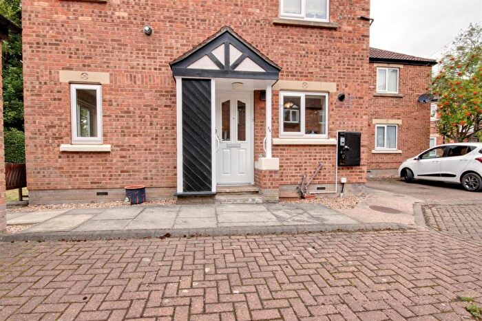 2 Bedroom House For Sale In Applegarth Mews, Crescent Street, Cottingham, HU16