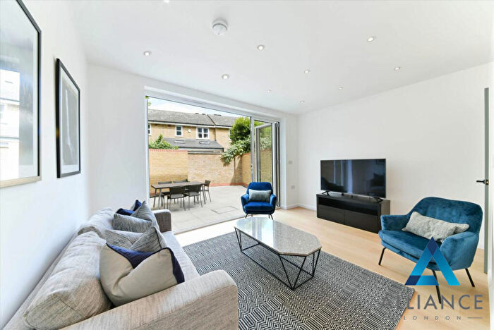 4 Bedroom Terraced House To Rent In Three Colt Street, E14