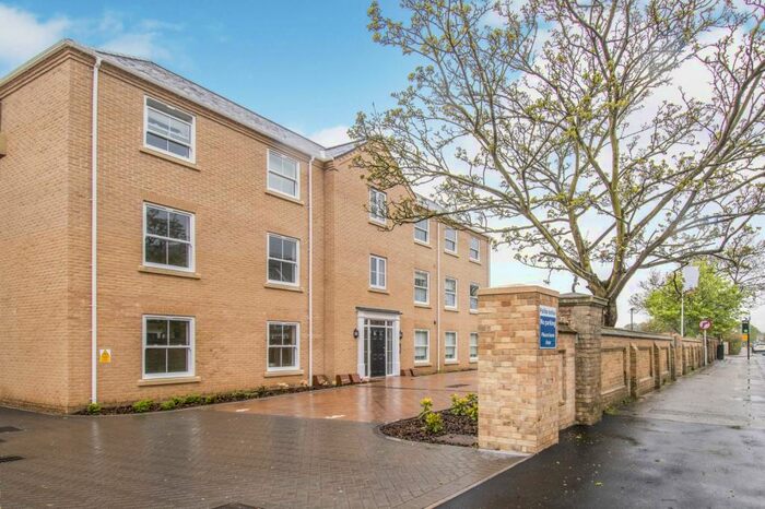 1 Bedroom Apartment To Rent In Kirkley Cliff Road, NR33