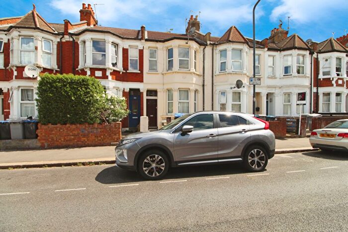 1 Bedroom Flat To Rent In Sandringham Road, Willesden, London, NW2