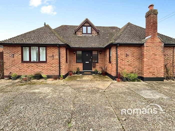 4 Bedroom Detached House For Sale In Coronation Road, Yateley, Hampshire, GU46