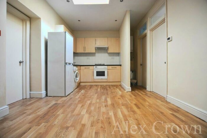 2 Bedroom Flat To Rent In Adolphus Road, Manor House, N4