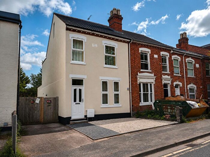 2 Bedroom End Terrace House For Sale In Astwood Road, Worcester, WR3