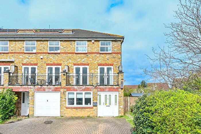 5 Bedroom End Of Terrace House To Rent In Chivenor Grove, North Kingston, Kingston Upon Thames, KT2