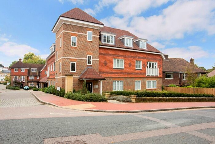 2 Bedroom Flat To Rent In Culverden Park, Tunbridge Wells, TN4