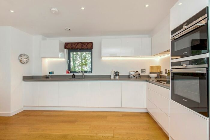 2 Bedroom Flat To Rent In Montefiore Road, Hove, BN3