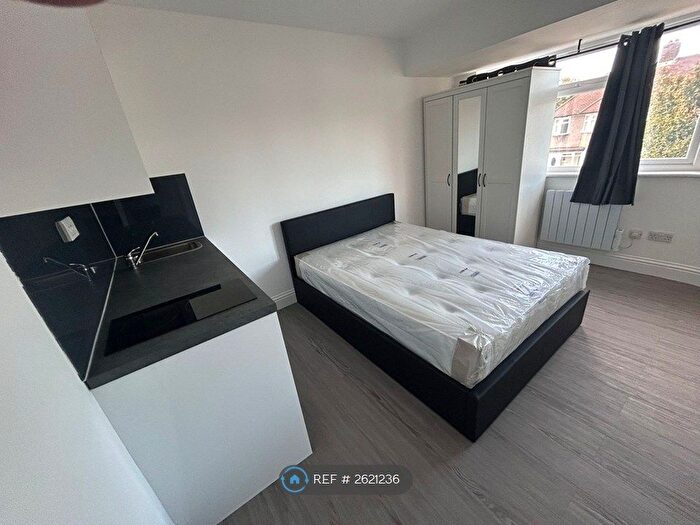 Studio To Rent In Tamworth Lane, Mitcham, CR4