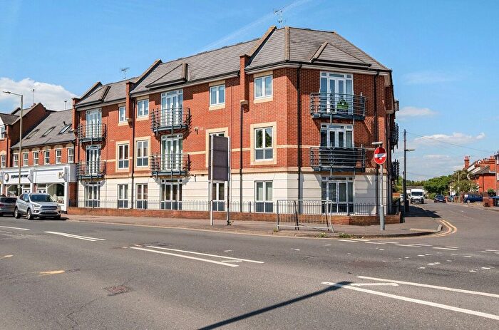 2 Bedroom Flat To Rent In Denham Road, Egham, Surrey, TW20