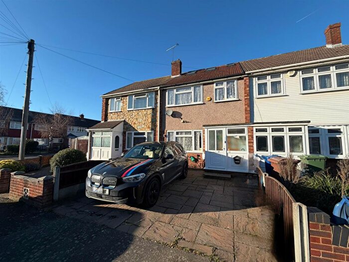 4 Bedroom Terraced House To Rent In Blythe Road, Stanford-Le-Hope, SS17