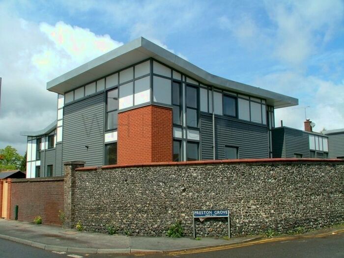 2 Bedroom Flat To Rent In Preston Grove, Faversham, ME13