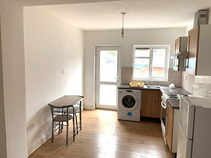 1 Bedroom Studio To Rent In Brent Road, Southall, UB2