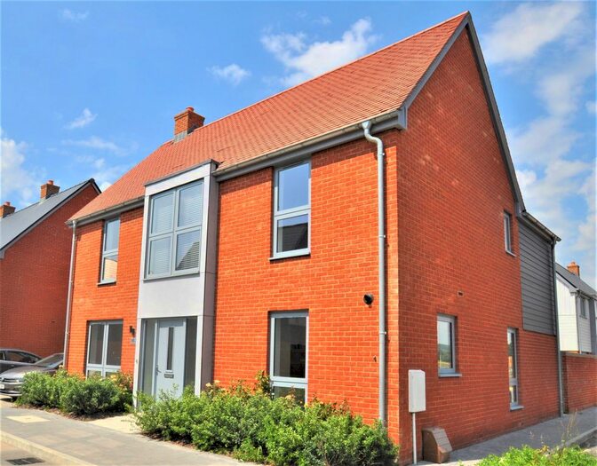 4 Bedroom Property To Rent In Conningbrook Avenue, Kennington, TN24