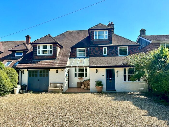 5 Bedroom House To Rent In Solent Avenue, Lymington, Hampshire, SO41
