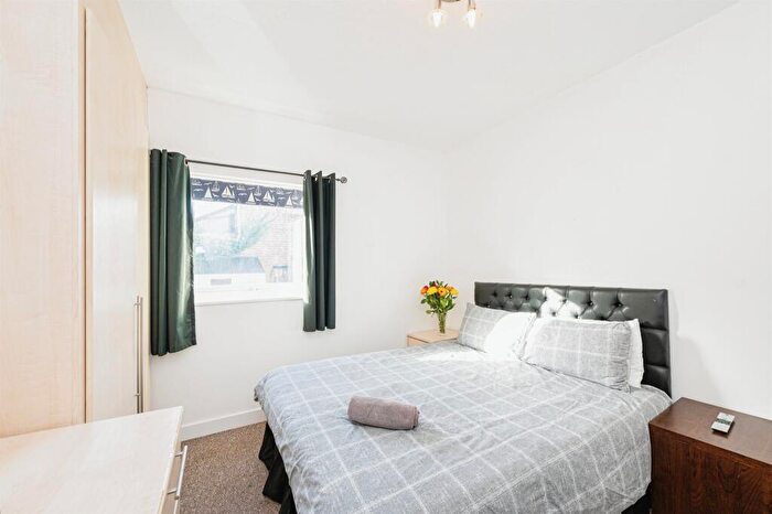3 Bedroom Terraced House For Sale In Ford Street, Kettering, NN16