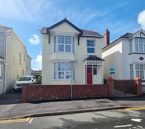 3 Bedroom Detached House For Sale In St. Davids Avenue, Carmarthen, SA31