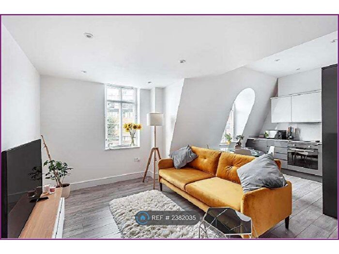 1 Bedroom Flat To Rent In Castle Street, Reading, RG1