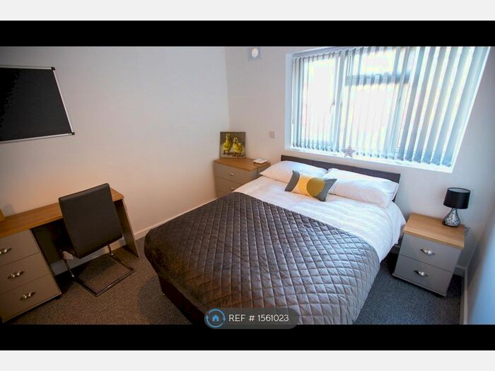 6 Bedroom End Of Terrace House To Rent In Charter Avenue, Coventry, CV4