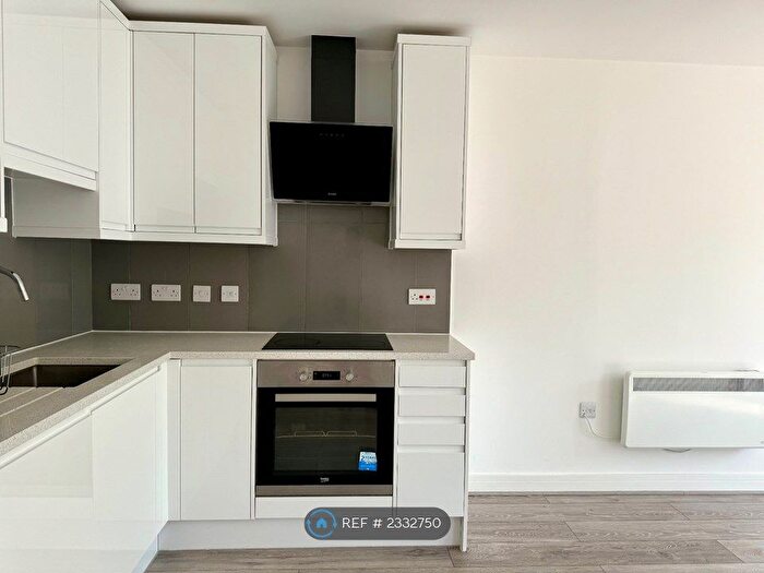 1 Bedroom Flat To Rent In Satchwell Road, London, E2