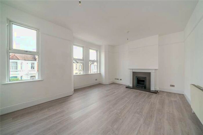 2 Bedroom Flat To Rent In Ivydale Road, Nunhead, London, SE15